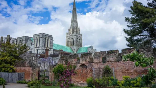 Собор и парк в Чичестере