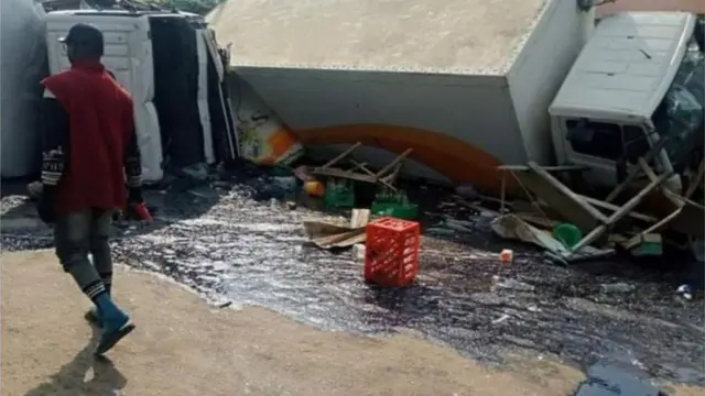 Ijamba ọkọ tirela meji