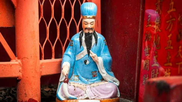 Здесь считают, что даосское божество Вон Тай Синь обладает целительной силой