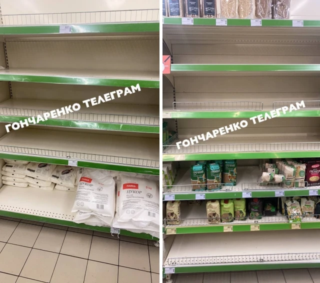 полиці в магазині