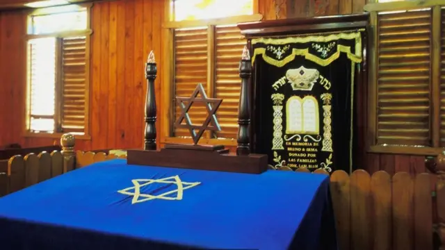 一座小犹太教堂