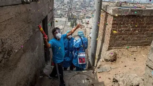 આપણો જેનેટિક કોડ mRNA વિના ઉપયોગમાં આવી શકે નહીં, પ્રોટીનનું ઉત્પાદન પણ થાય નહીં અને આપણું શરીર કામ કરી શકે નહીં. DNA એટલે બૅન્કનું કાર્ડ છે એમ ગણો તો mRNA કાર્ડ રીડર છે