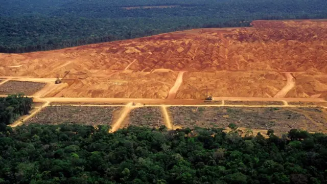 área desmatada na floresta amazônica