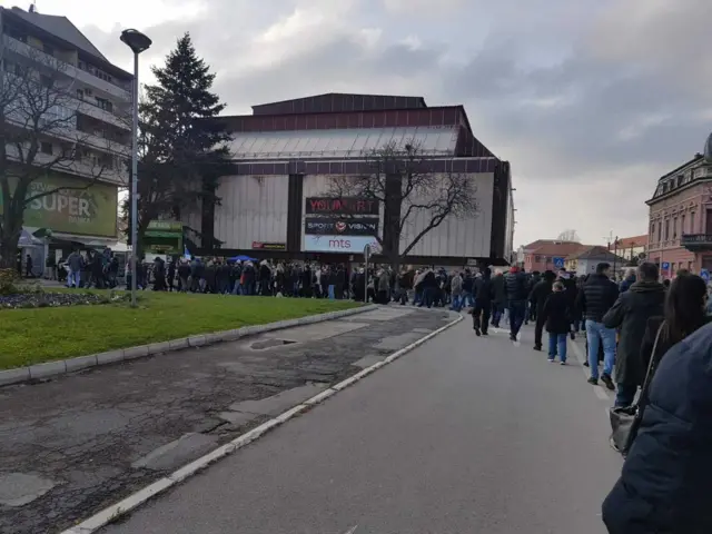 U Požarevcu je bio blokiran kružni tok u Tabačkoj čaršiji, a pošto su okupljeni završili protest, saobraćaj je normalizovan.