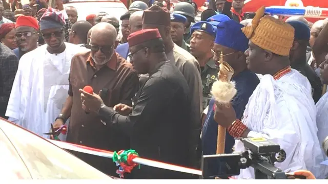 Akeredolu, Makinde ati Fayemi n si awọn ọkọ ti wọn ra fun ilo Amotekun