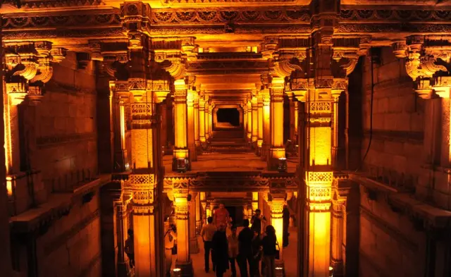 અડાલજની વાવ