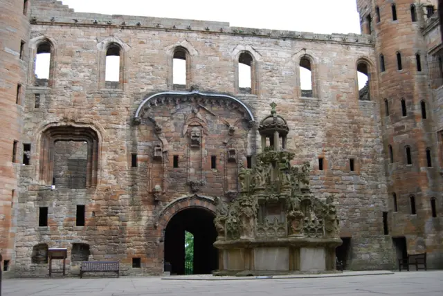 Внутренний двор дворца Линлитгоу