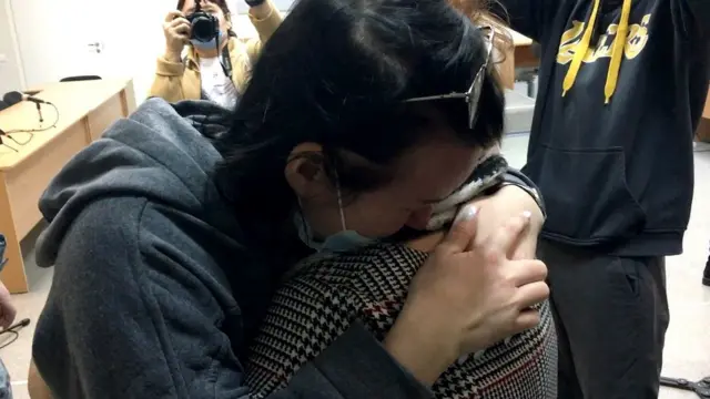 Сцена в зале суда после приговора