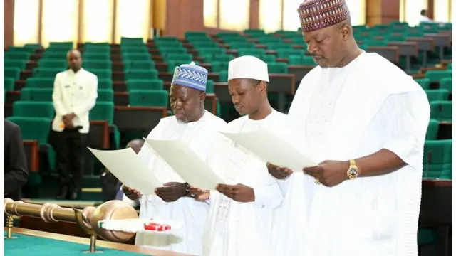 Three new lawmaker wey win by-election take oath of office.