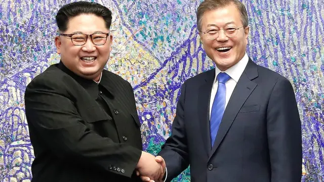 किम जोंग-उन के साथ मून जे-इन