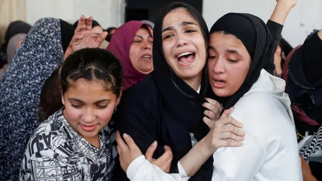 أقارب الصبي.