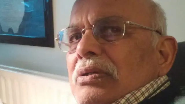 রাজনৈতিক ভাষ্যকার হিসেবে বেশি পরিচিত হলেও প্রথম জীবনে কিছু গল্প-উপন্যাস-কবিতাও লিখেছেন তিনি