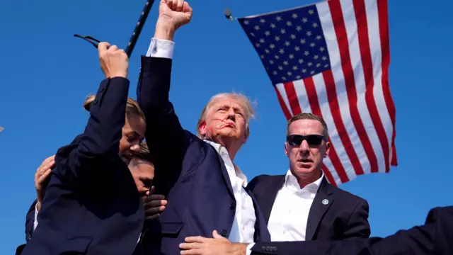 Үгүт учурунда атылган ок Трамптын кулагын шылып өткөн