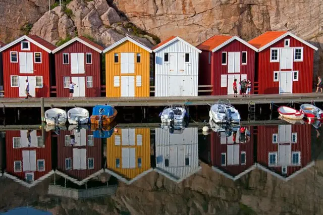 스웨덴 보후슬렌(Bohuslan) 항구 주변에 자리잡은 주택들