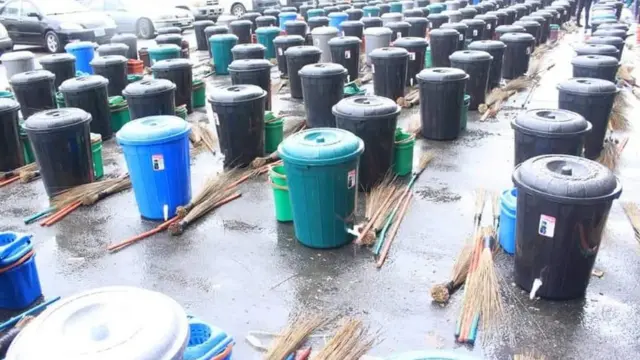 Some Covid-19 hygiene kits wey Rivers State Goment share for di 257 schools wey dey accredited for di 2020 WAEC exams