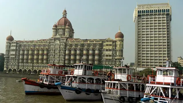 मुंबई के ताज होटल में चरमपंथियों ने कई लोगों को बंधक बना लिया था