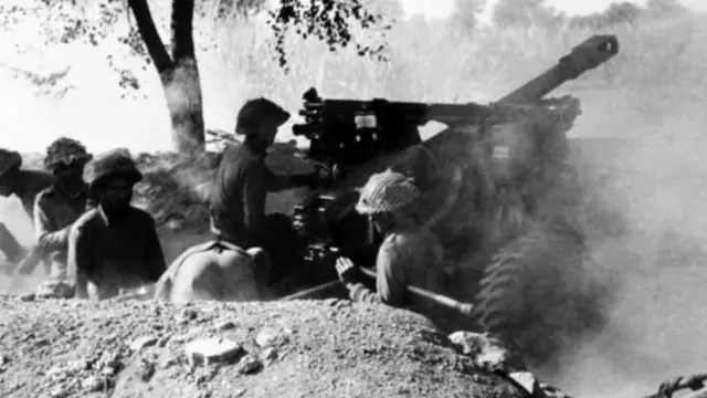 পাকিস্তানি সেনাদের অভিযানের বিরুদ্ধে প্রথম প্রতিরোধ গড়ে তুলেছিল তৎকালীন সীমান্ত রক্ষী বাহিনী। ইস্ট পাকিস্তান রাইফেলস (ইপিআর)