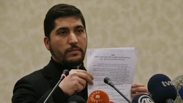 أسامة أبو زيد، الناطق باسم الجيش السوري الحر، في مؤتمر صحفي في أنقرة يوم الخميس 29 ديسمبر/كانون الأول 2016
