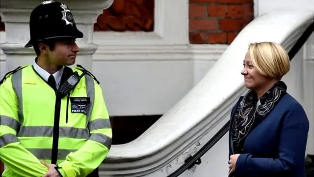 ਸਵੀਡਨ ਦੀ ਚੀਫ਼ ਪ੍ਰੋਸੀਕਿਊਟਰ ਨੇ ਅਸਾਂਜ ਤੋਂ ਪੁੱਛਗਿੱਛ ਲਈ ਲੰਡਨ ਸਥਿੱਤ ਇਕਵੇਡੋਰ ਦੇ ਦੂਤਾਵਾਸ ਦਾ ਦੌਰਾ ਕੀਤਾ।