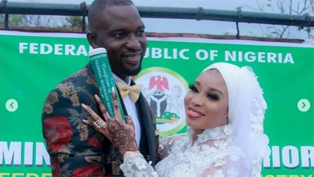 Lizzy Anjorin ati ọkọ rẹ