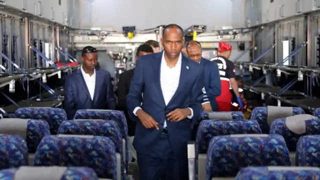 Ra'iisul wasaare Khayre ayaa tagay garoonka oo qaabilay dawada ka timi Turkiga