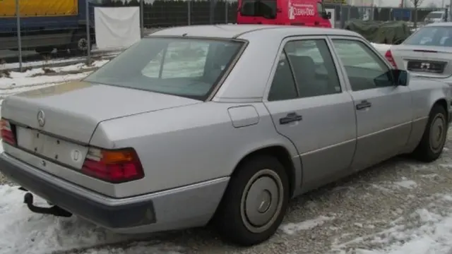 1982 Mercedes Benz 200E