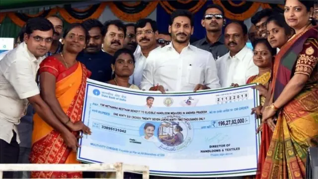 సంక్షేమ పథకాలకే నిధులు ఎక్కువగా ఖర్చు చేస్తున్నారని ఆర్ధిక నిపుణులు అంటున్నారు.