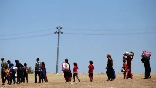 2014-cü ilin baharında İŞİD hücumundan sonra yurdlarından didərgin düşən Mosul və Tel-Afər sakinləri