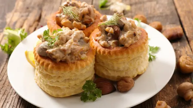 Волованы с грибами и курицей