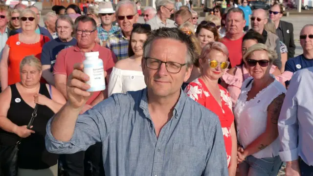 Michael Mosley e participantes do experimento da BBC