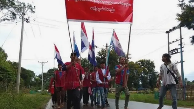 ဗိုလ်ချုပ် ကြေးရုပ်၊ NLD၊ လွိင်ကော်