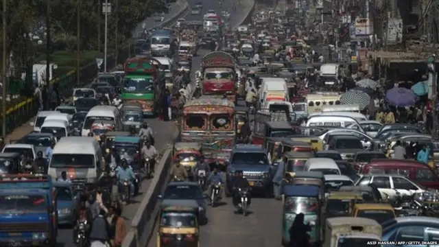 ਕਰਾਚੀ ਪਾਕਿਸਤਾਨ ਦਾ ਇੱਕ ਬੰਦਰਗਾਹ ਸ਼ਹਿਰ ਹੈ