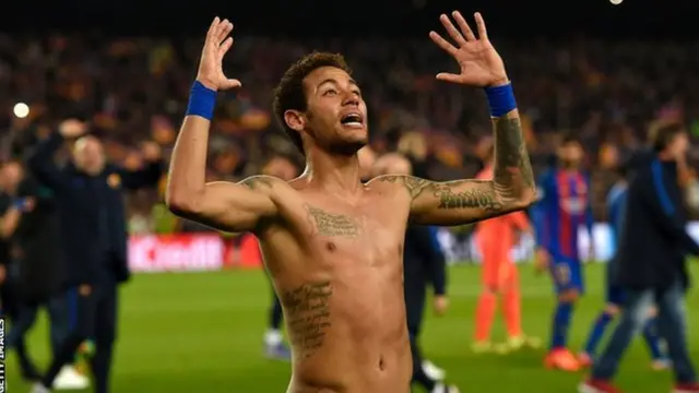 Neymar akisherehekea wakati alipokuwa Barcelona