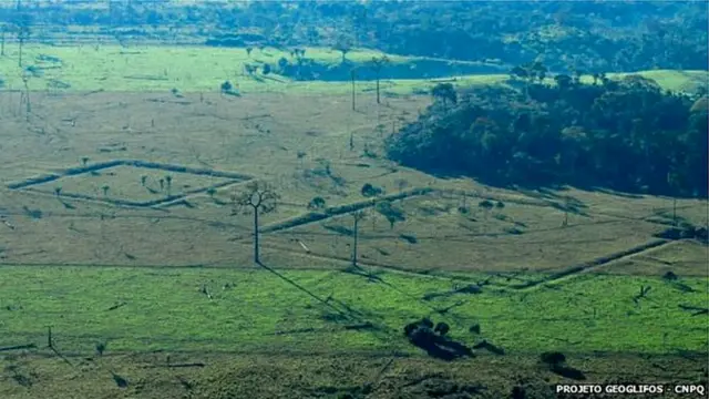 Vista aérea dos geóglifos no Acre