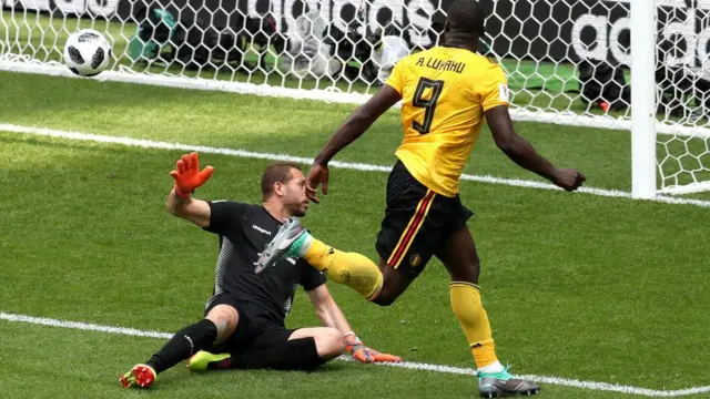 Romelu Lukaku inscrivant le troisième but belge.