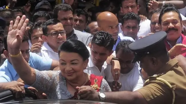 ආණ්ඩුවේ දූෂණ පිළිබඳ අවධානය වෙනතක හැරවීම පිණිස රාජපක්ෂ පවුලේ සාමාජිකයන් 'දඩයම් කරන' බවට ආණ්ඩුවට චෝදනා