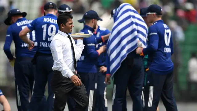 ইংল্যান্ড ক্রিকেট দলের বাংলাদেশ সফরের সময়য়ের ছবি