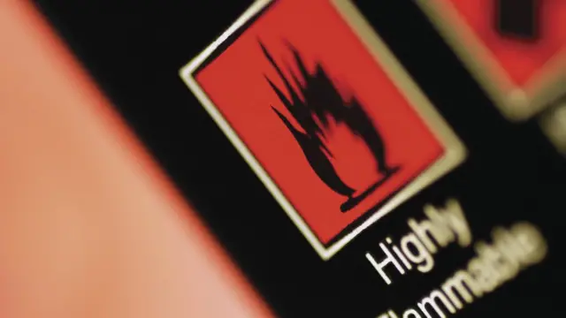 Los PBDE se usan como retardantes de llama en plásticos y espumas.