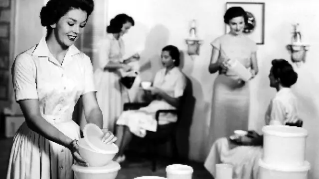 Reunión de Tupperware en la década de 1950.