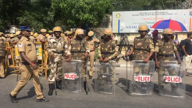 தினகரன் ஆதரவாளர்கள் கொண்டாட்டம்(புகைப்படடத் தொகுப்பு)