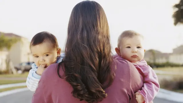 இரட்டை குழந்தை