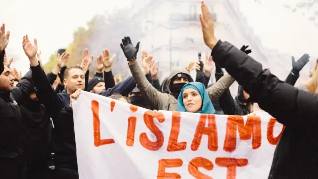 মুসলমানদের অধিকারের প্রতি সমর্থন জানিয়েও মিটিং-মিছিল হয়।