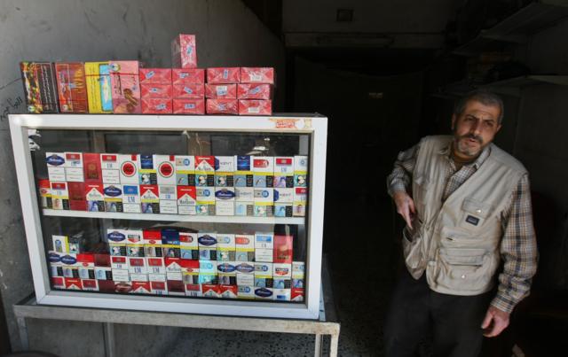 Ảnh một quầy bán thuốc lá ở Gaza