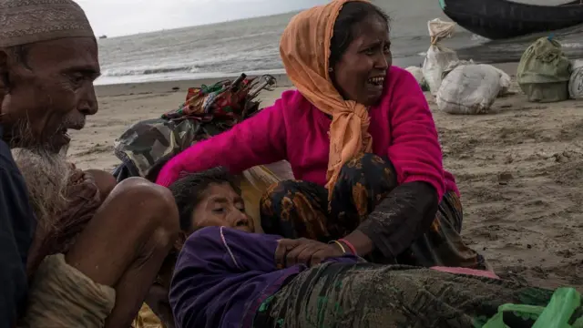 Plenty Rohingya Muslim dey run go Bangladesh since August 2017