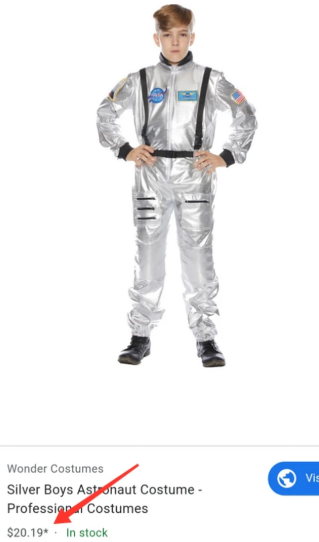 کاربران شبکه های اجتماعی این عکس و مارک‌های روی سینه آن را با عکسی که آقای آذری جهرمی منتشر کرده بود مطابقت دادند