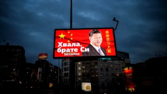 सर्बियामध्ये चीनच्या राष्ट्राध्यक्षांना धन्यवाद देणारा फलक