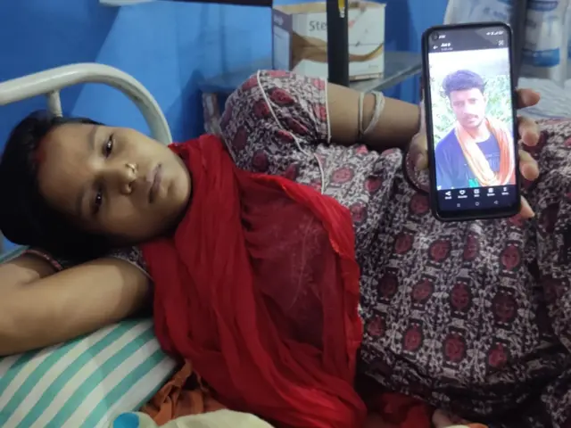 अस्पताल में भर्ती काजल का दावा है कि उनके पति दवा लेने गए थे जब उन्हें गिरफ़्तार कर लिया गया