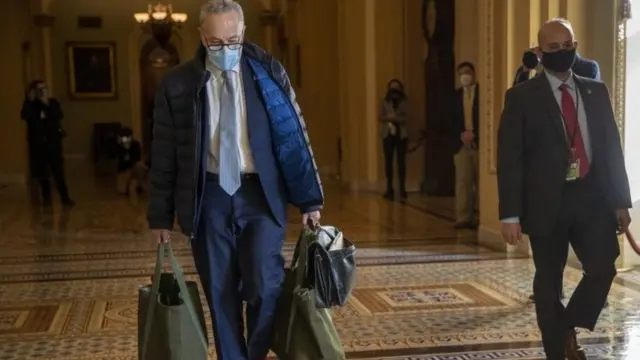 Líder da maioria democrata no Senado, Chuck Schumer, nesta segunda-feira