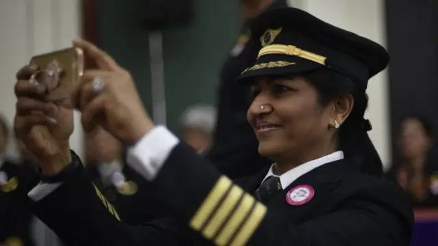 பெண் விமானி