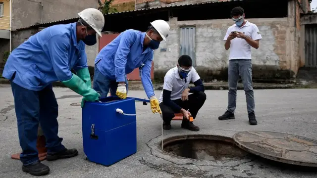 هناك مخاوف من أن يتمكن فيروس كوفيد 19 من التكيف بطرق معينة بحيث تصبح اللقاحات الجديدة أقل فعالية في مكافحته